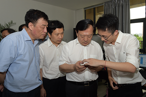 1：2015.6.15 時任浙江省委書記、省人大常委會主任夏寶龍一行在首游網絡調研.JPG